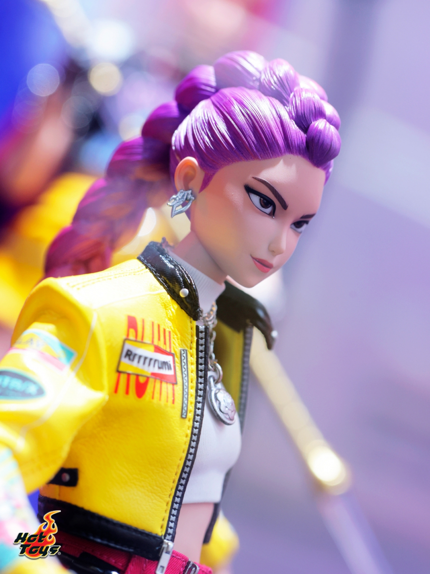 KPop Demon Hunters 1/6  Huntrix figures from Hot Toys prototypes irl