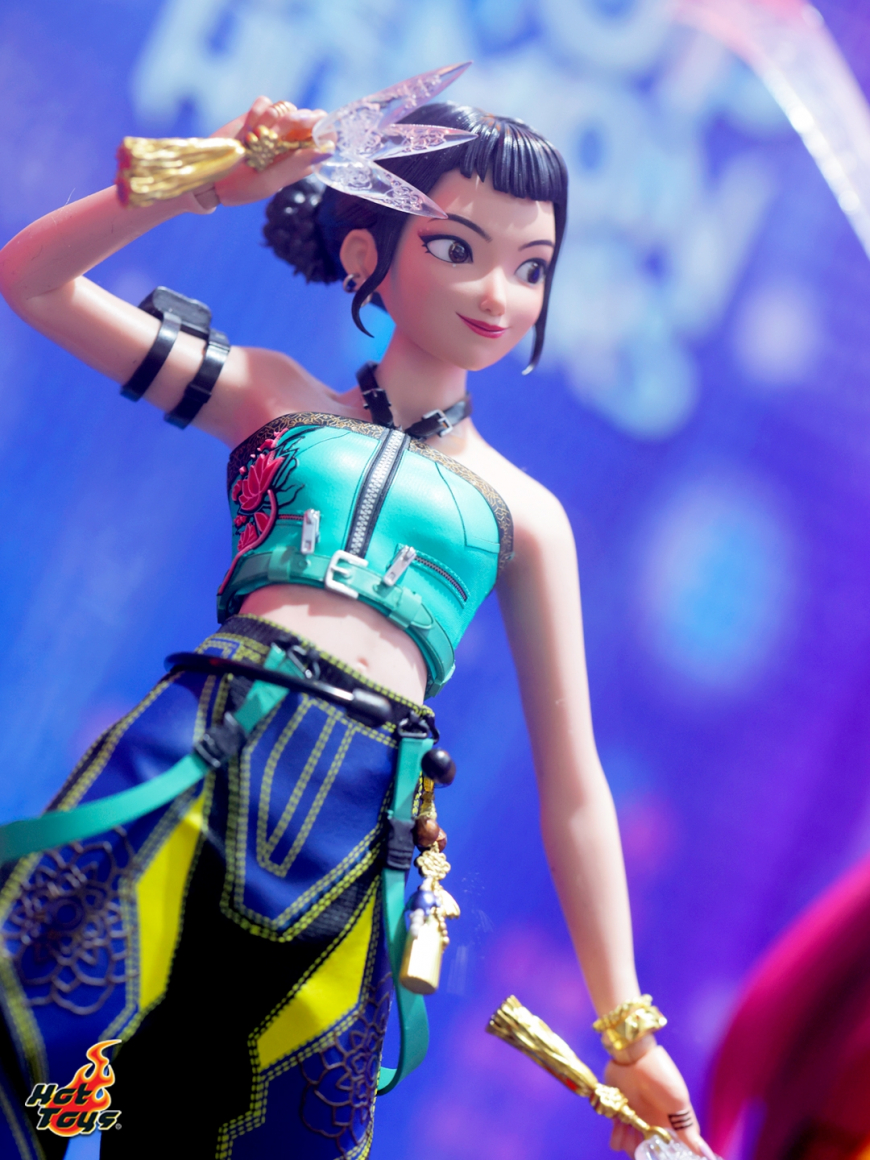 KPop Demon Hunters 1/6  Huntrix figures from Hot Toys prototypes irl