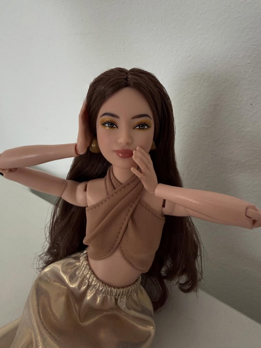 Barbie Signature Barbie Basics 06 doll 2026 JJX25 in real life photos