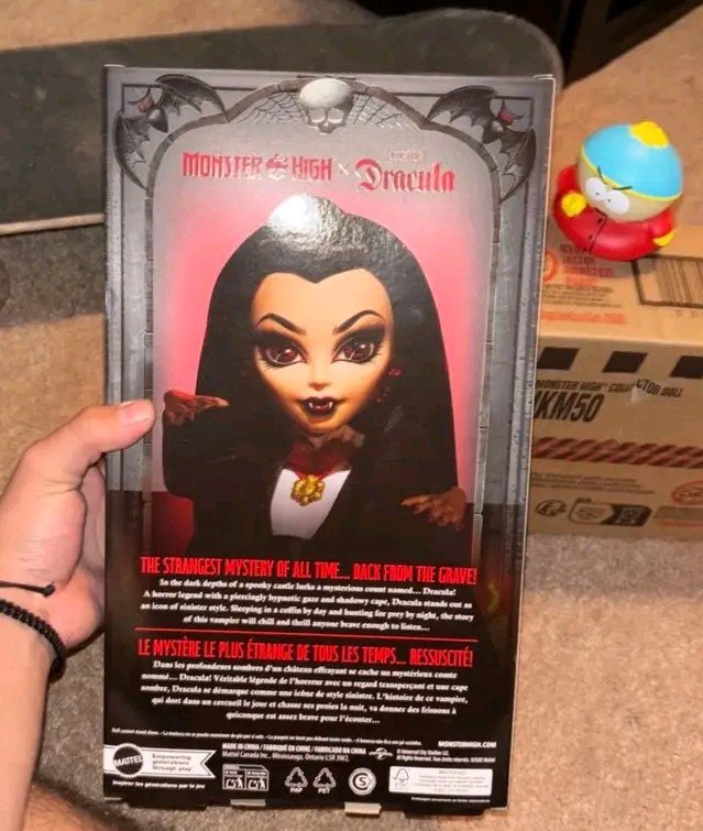 Monster High Skullector x Universal Monsters Dracula doll 2026 in real life photos
