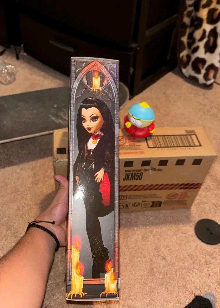 Monster High Skullector x Universal Monsters Dracula doll 2026 in real life photos