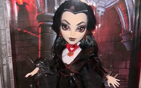 Monster High Skullector x Universal Monsters Dracula doll 2026