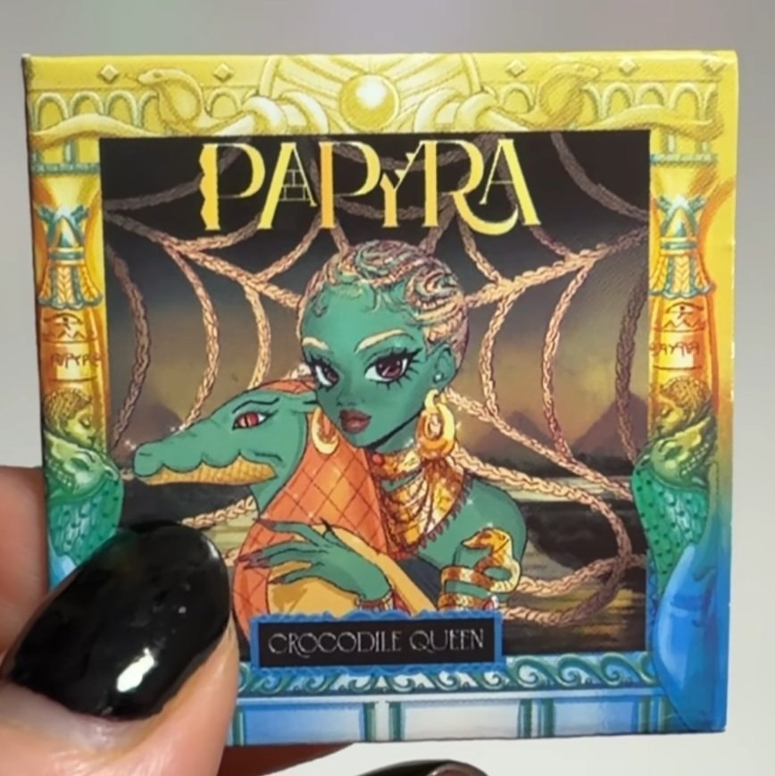 Cleo's favorite artist is singer Papyra