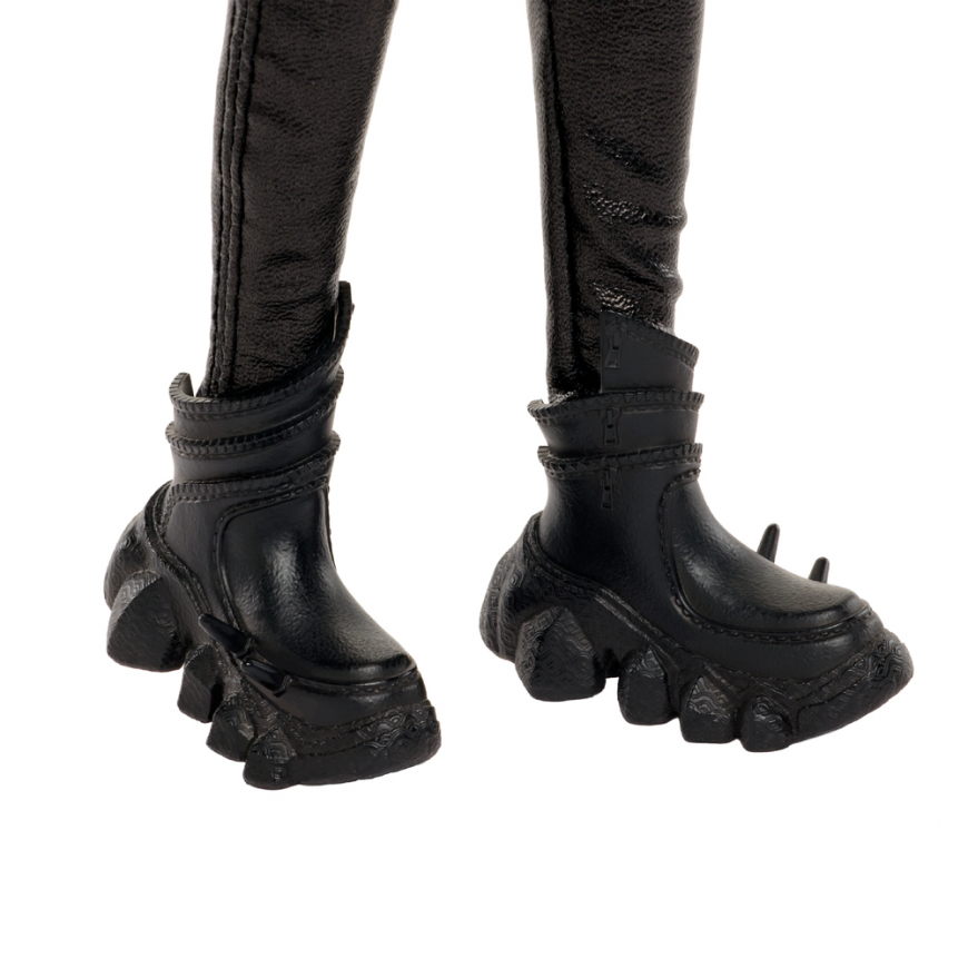 KPop Demon Hunters Deluxe Rumi fashion doll in black latex bathhouse battle outfit