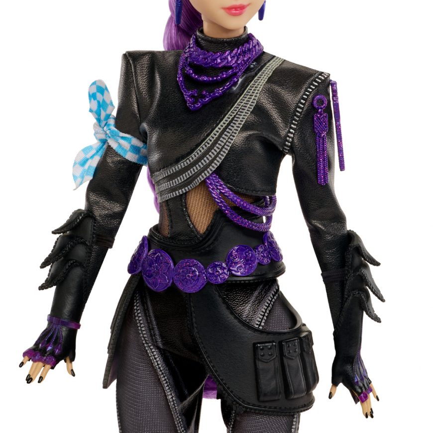 KPop Demon Hunters Deluxe Rumi fashion doll in black latex bathhouse battle outfit