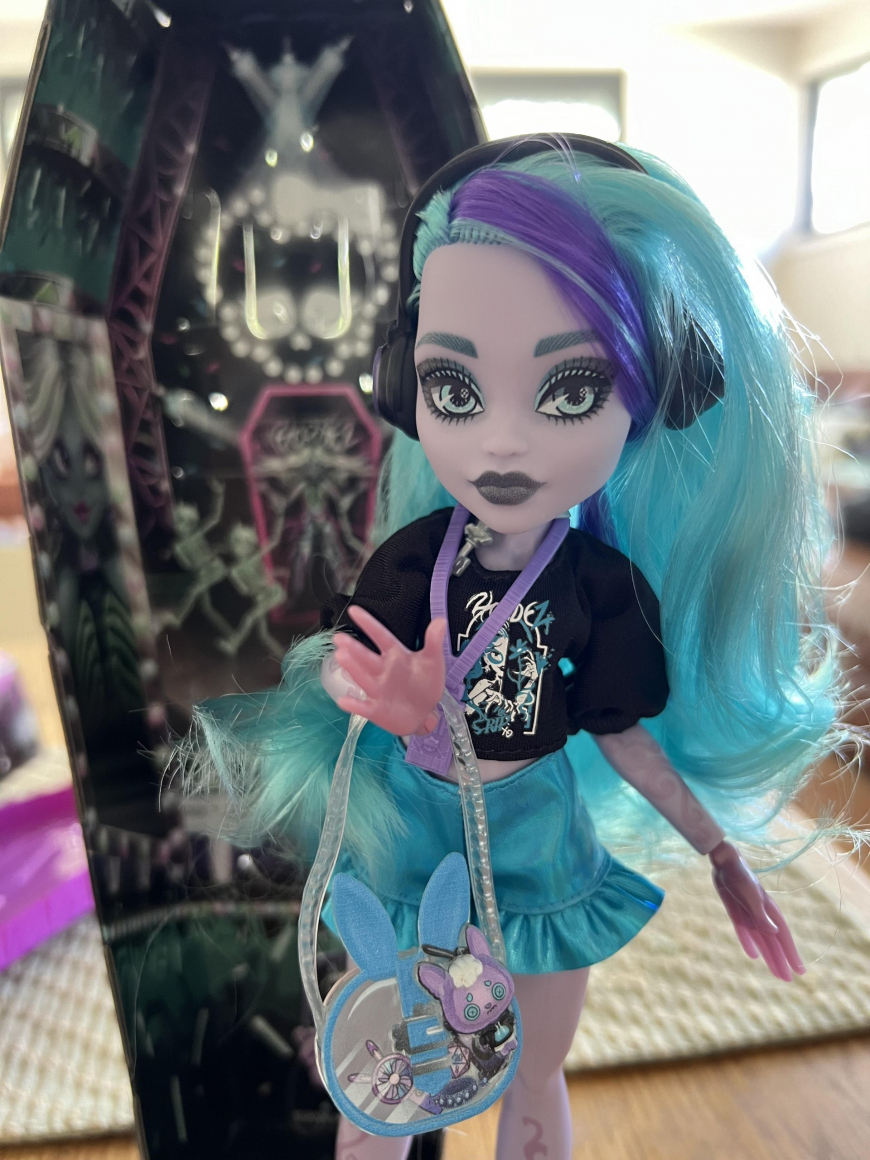 Monster High Buried Secrets 5 Concert Lurks Twyla Boogeyman doll