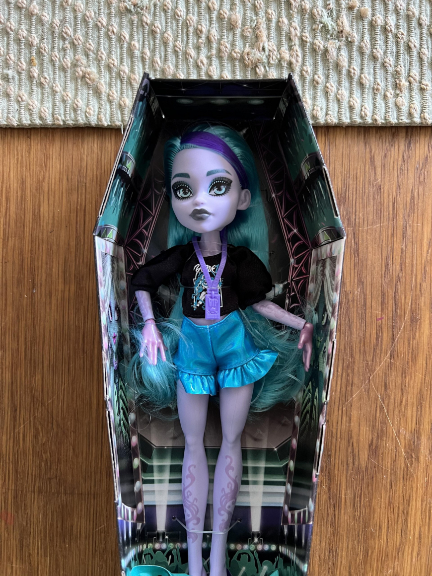 Monster High Buried Secrets 5 Concert Lurks Twyla Boogeyman doll