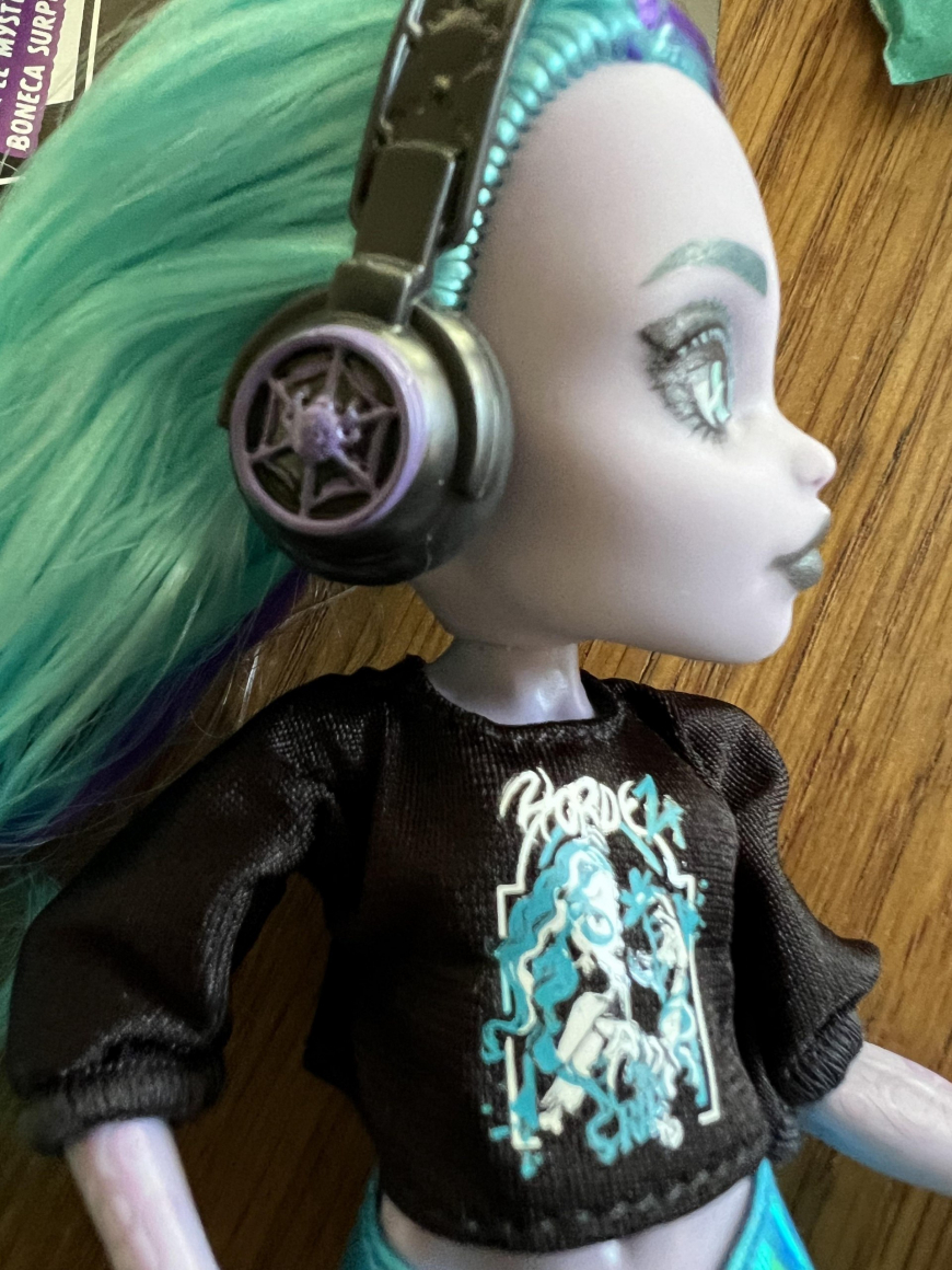 Monster High Buried Secrets 5 Concert Lurks Twyla Boogeyman doll