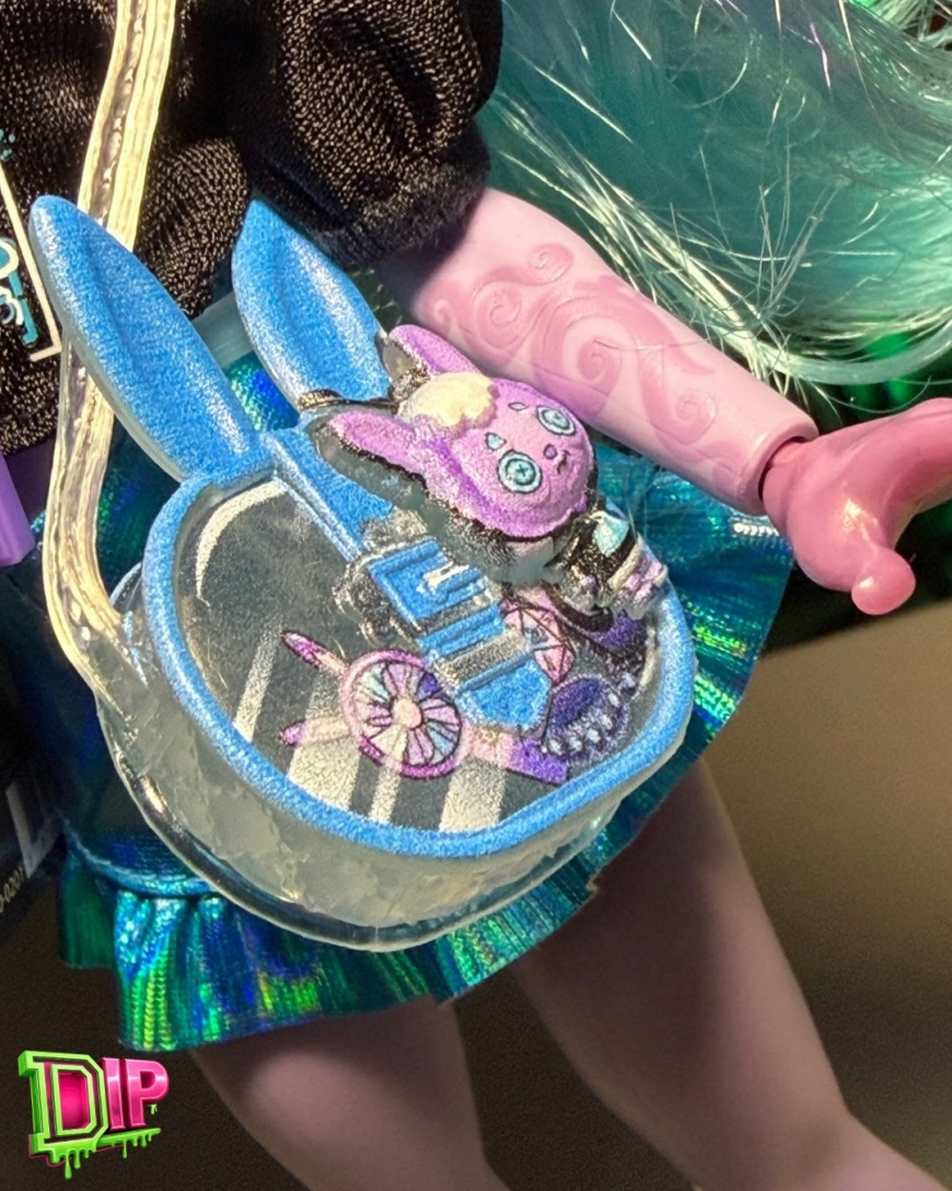 Monster High Buried Secrets 5 Concert Lurks Twyla Boogeyman doll