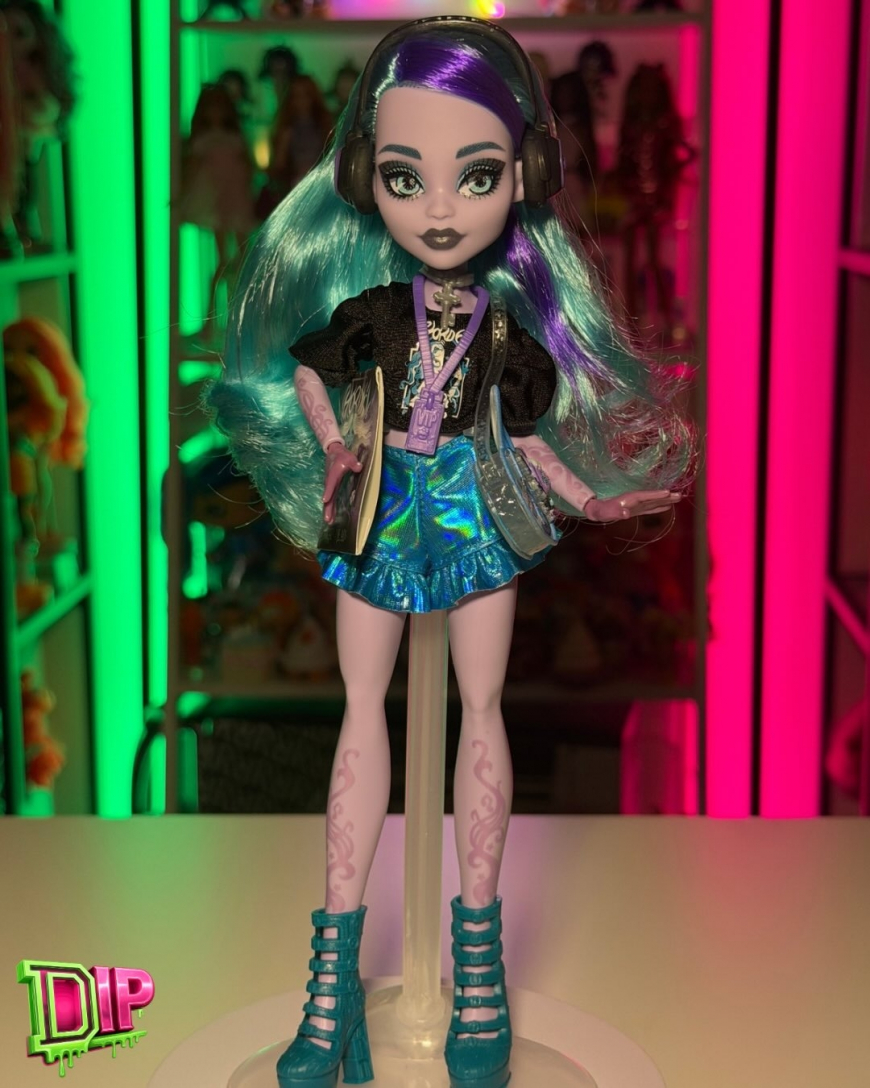 Monster High Buried Secrets 5 Concert Lurks Twyla Boogeyman doll