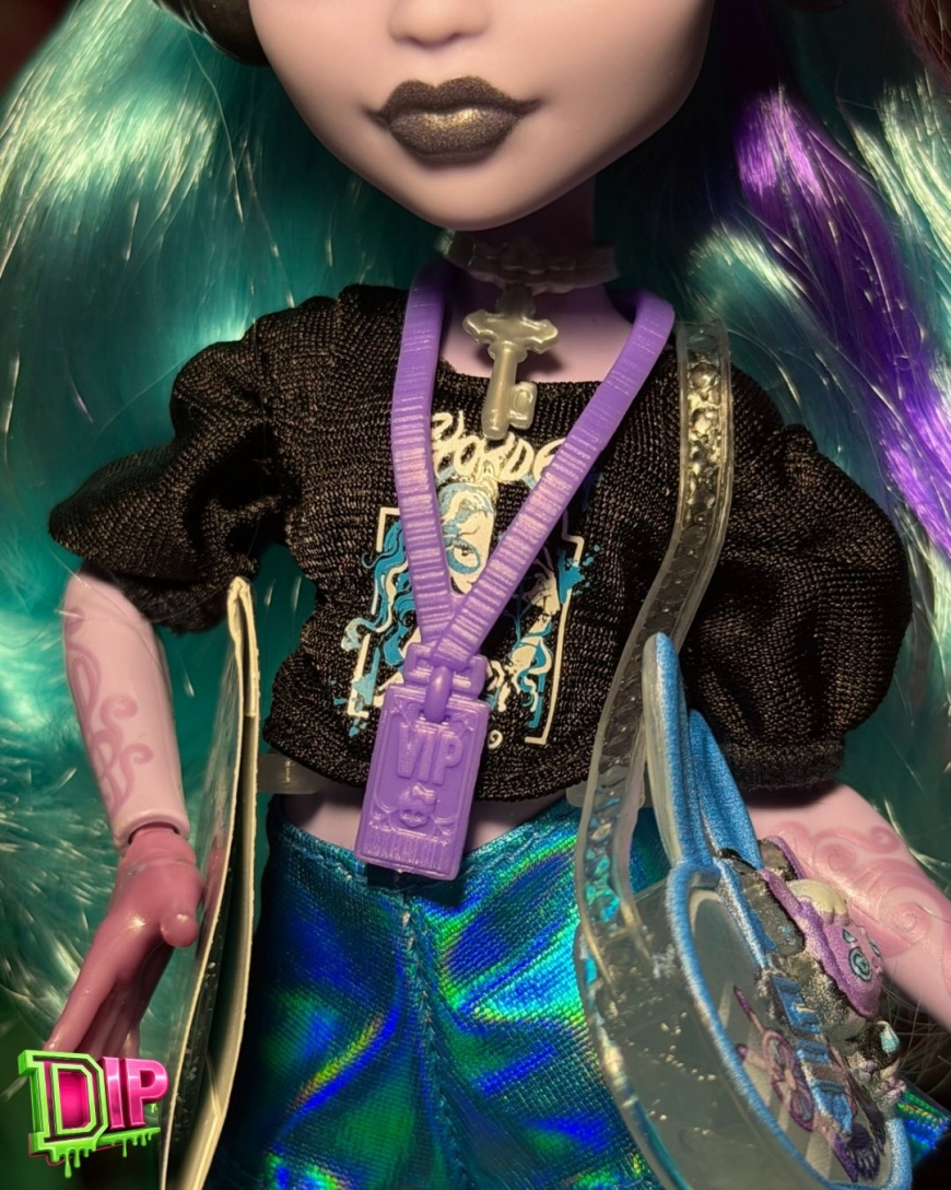 Monster High Buried Secrets 5 Concert Lurks Twyla Boogeyman doll