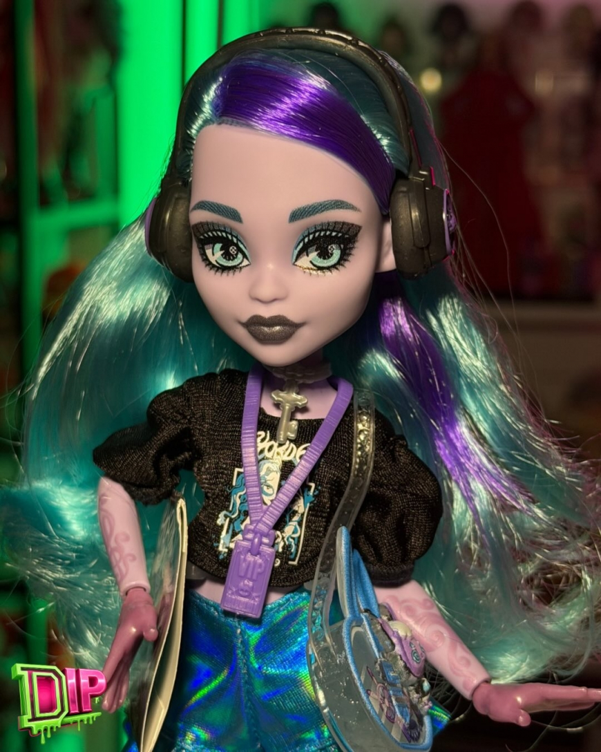 Monster High Buried Secrets 5 Concert Lurks Twyla Boogeyman doll