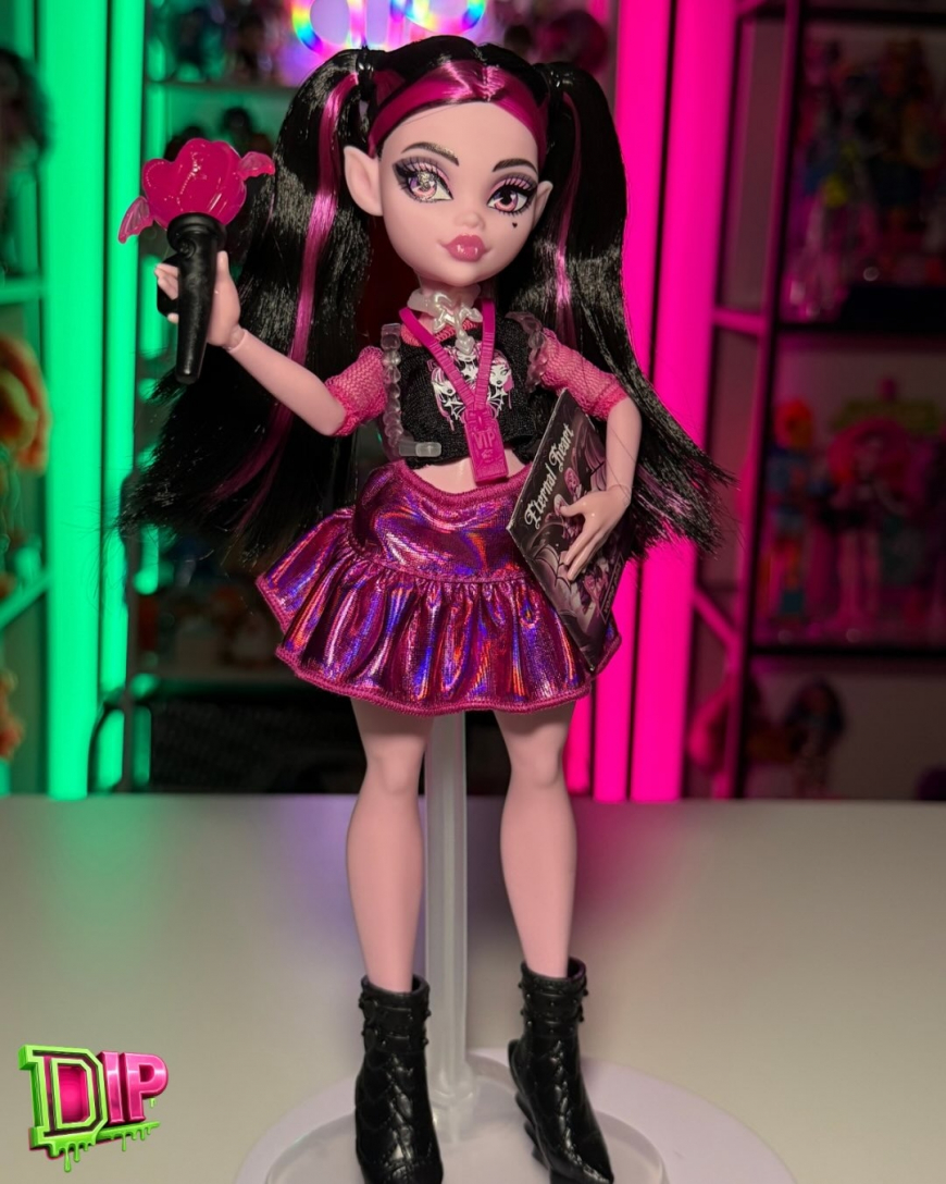 Monster High Buried Secrets 5 Concert Lurks Draculaura doll