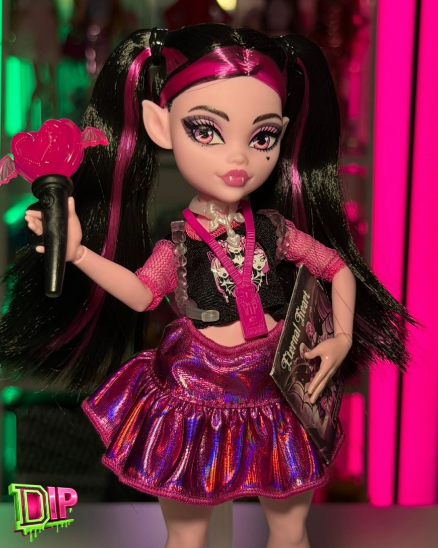 Monster High Buried Secrets 5 Concert Lurks Draculaura doll