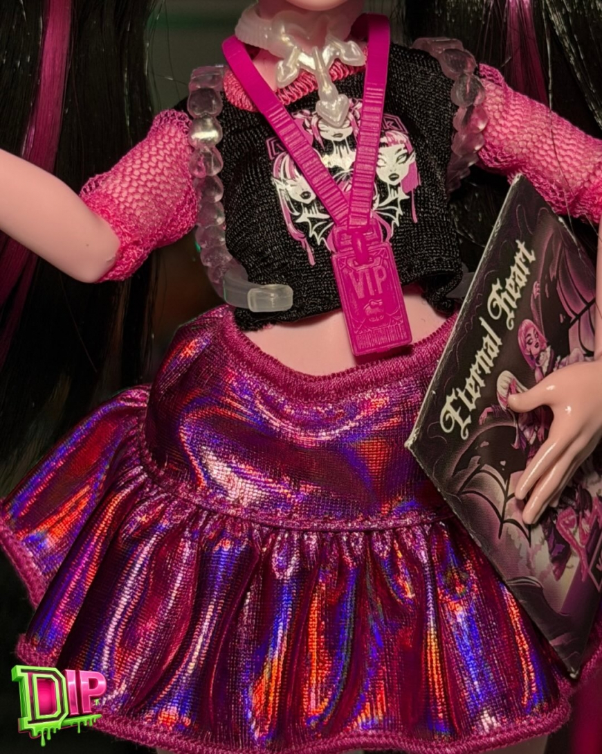 Monster High Buried Secrets 5 Concert Lurks Draculaura doll