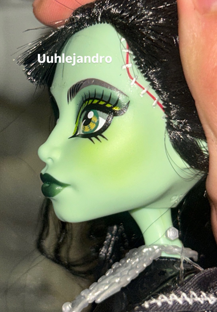 Monster High Skullector x Frankenstein doll 2026 out of the box in real life photos