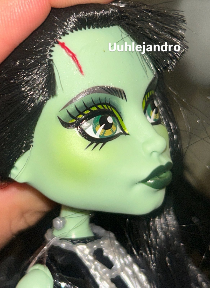 Monster High Skullector x Frankenstein doll 2026 out of the box in real life photos