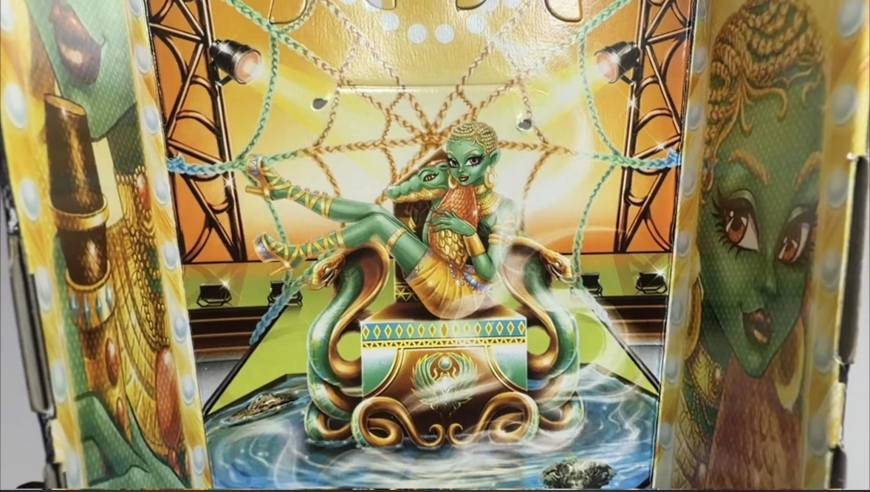 Cleo's favorite artist is singer Papyra