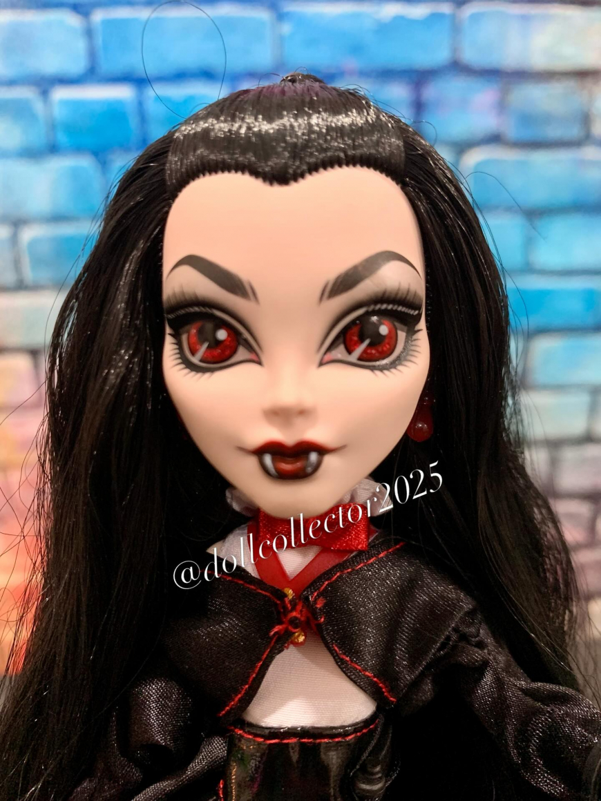 Monster High Skullector x Universal Monsters Dracula doll 2026 irl photo
