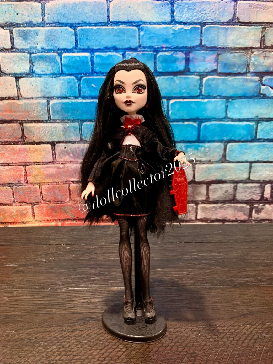 Monster High Skullector x Universal Monsters Dracula doll 2026 irl photo