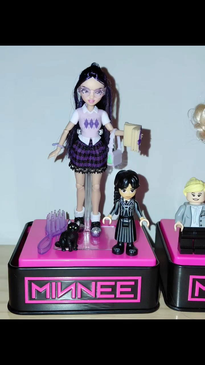 Zuru Minnee World’s Smallest Posable Fashion Dolls series 1