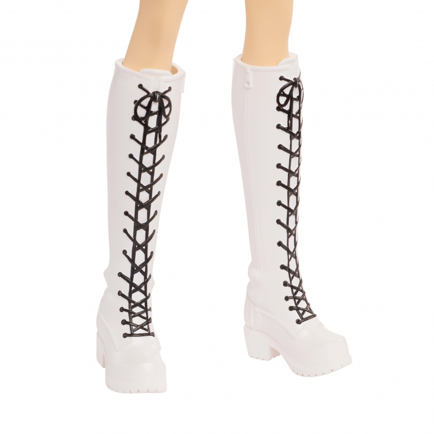 KPop Demon Hunters Huntrix Golden singing Rumi doll