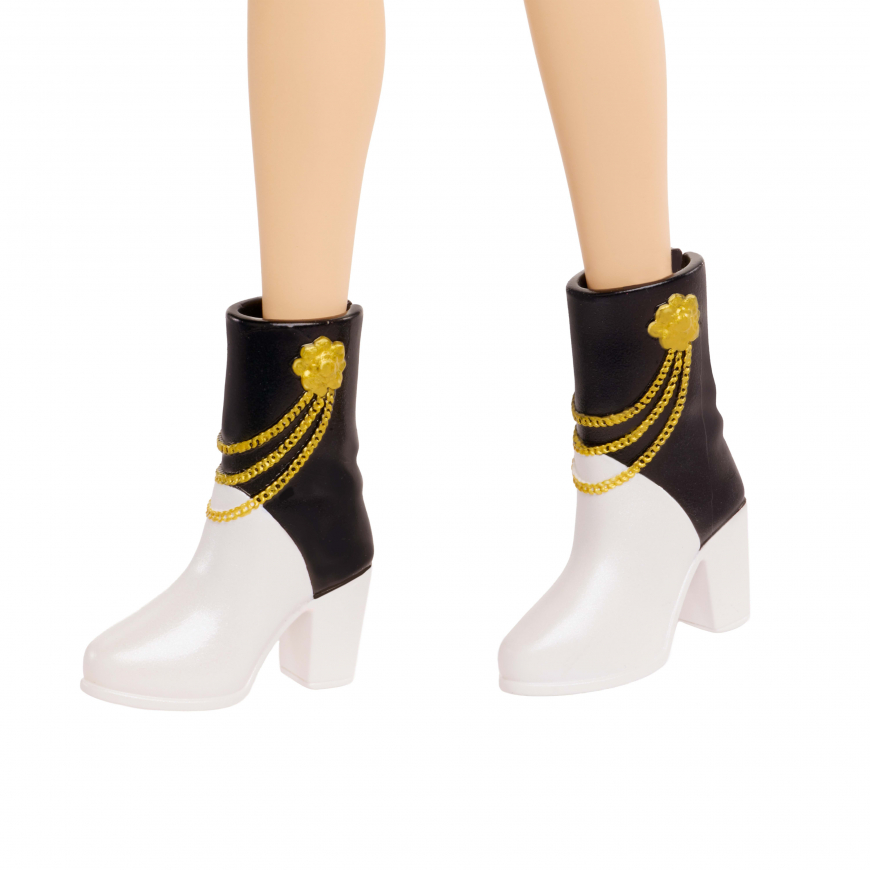 KPop Demon Hunters Huntrix Golden singing Mira doll