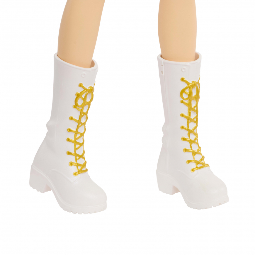 KPop Demon Hunters Huntrix Golden singing Zoey doll