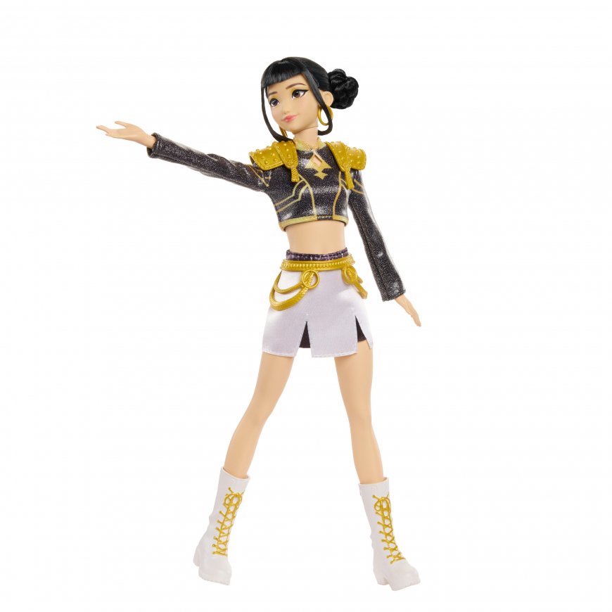 KPop Demon Hunters Huntrix Golden singing Zoey doll