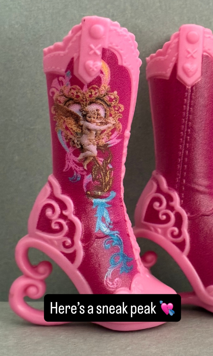 Cabin Slay-cation Cupid Asteria doll in details