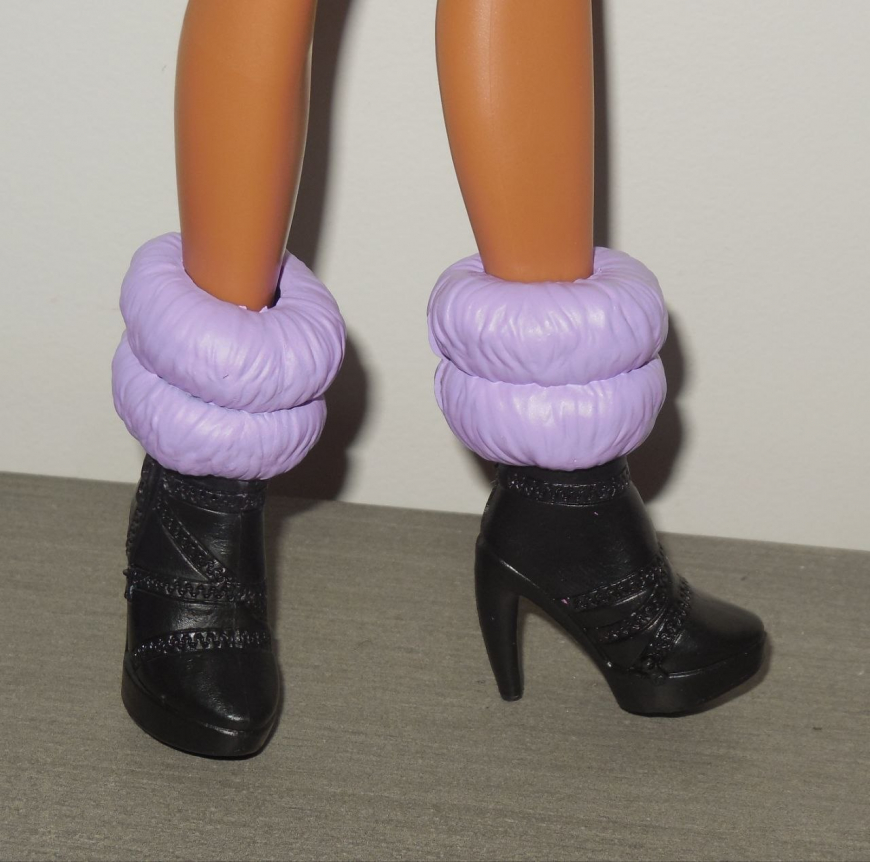 Monster High Skulltimate Secrets Destination Cabin Slay-cation Clawdeen Wolf doll irl detailed photos