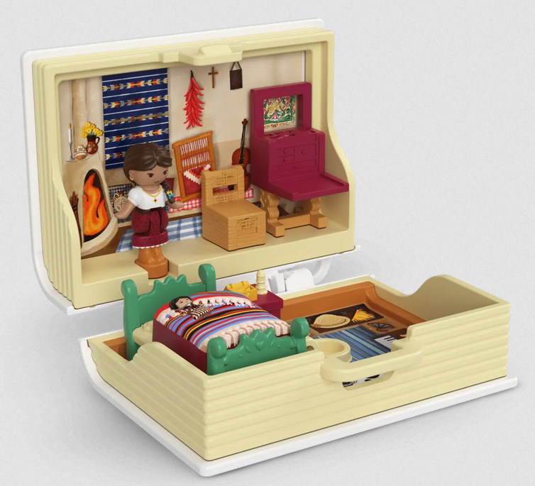 Polly Pocket X American Girl Compact