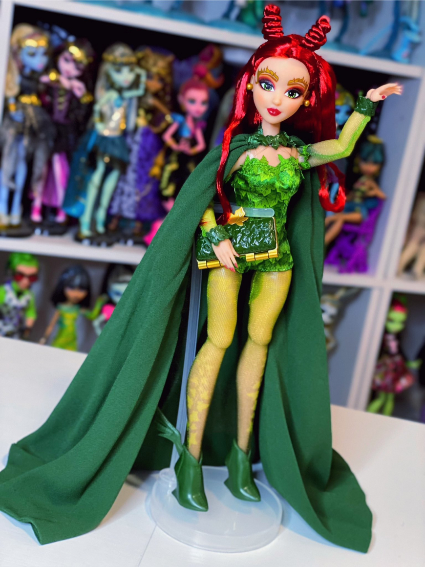 DC Fashion Dolls collection from JAKKS Pacific Harley Quinn, Poison Ivy, Catwoman, and Supergirl
