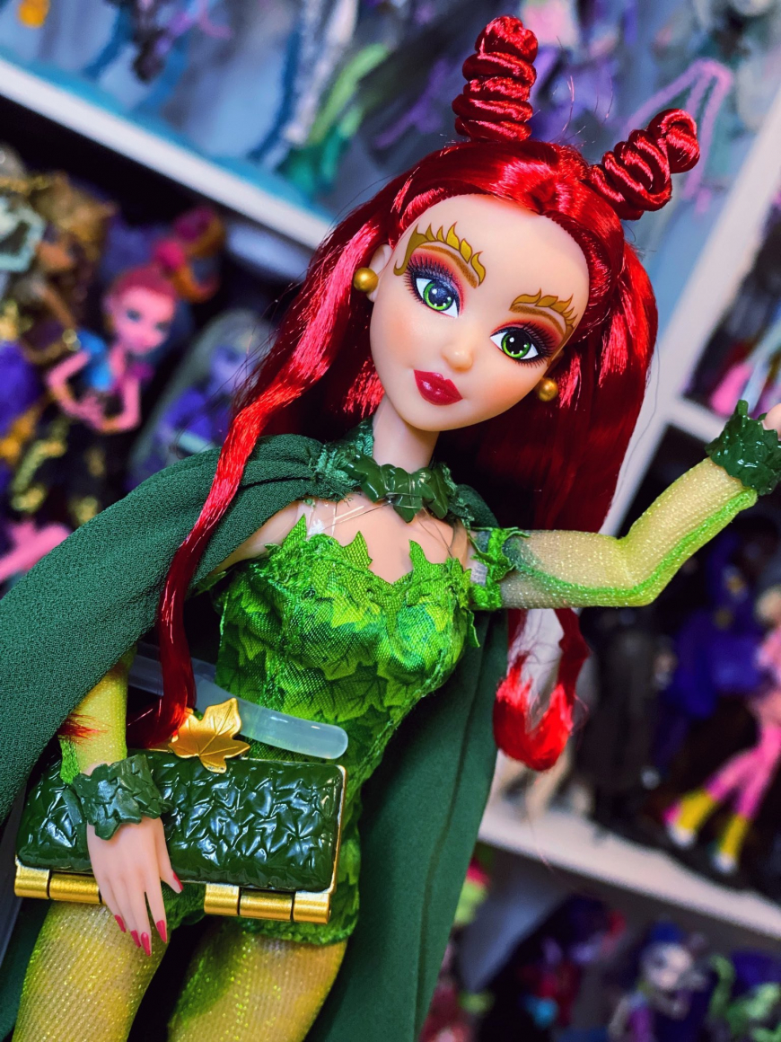DC Fashion Dolls collection from JAKKS Pacific Harley Quinn, Poison Ivy, Catwoman, and Supergirl
