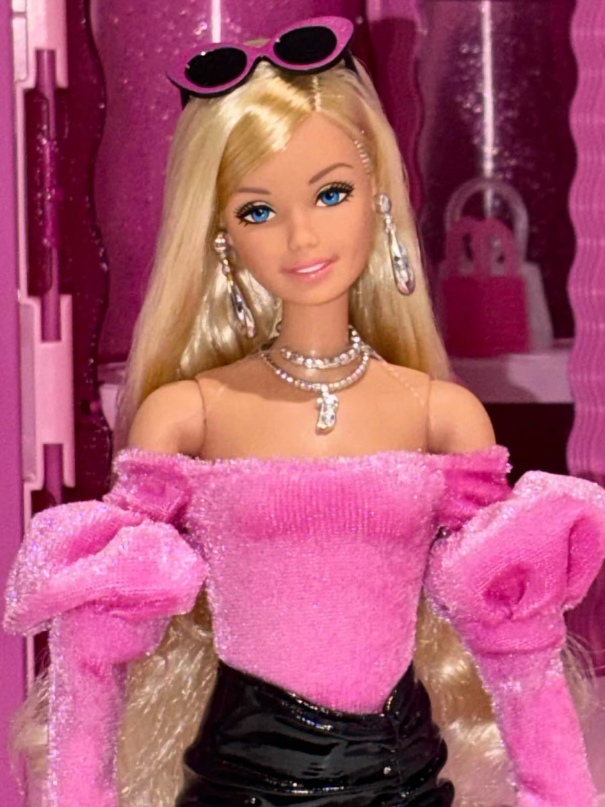Barbie Deluxe Style Doll #13 Rare Find with Superstar mold