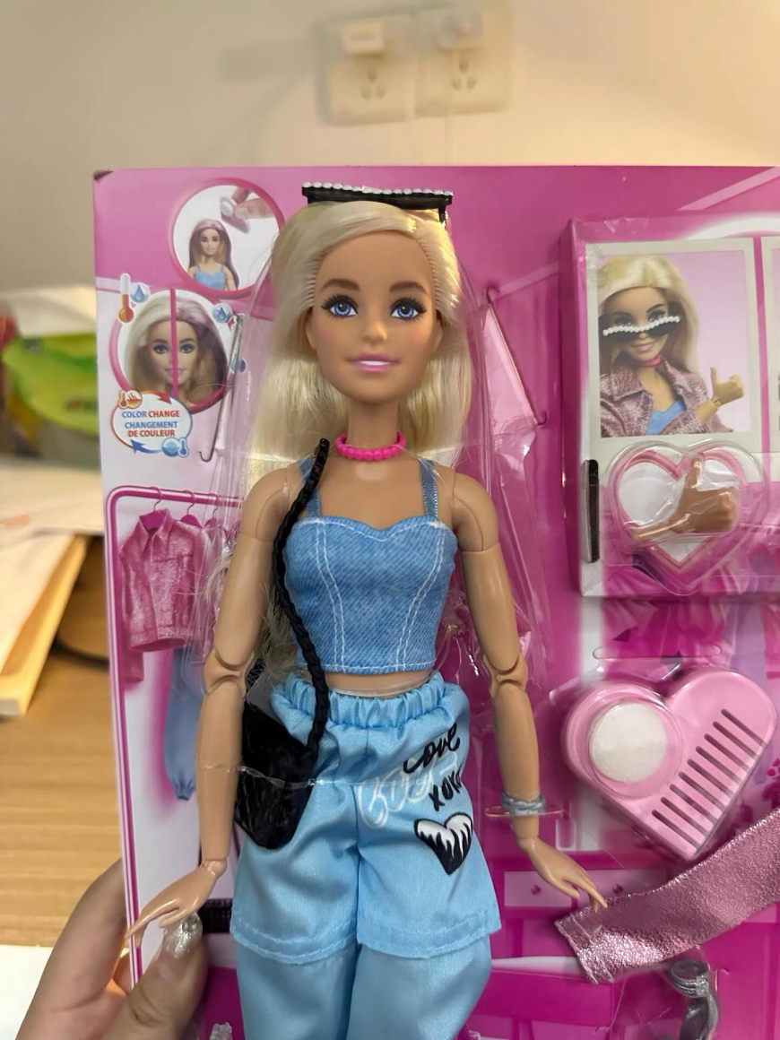Barbie Deluxe Style Fashion Build Up Doll in real life photos