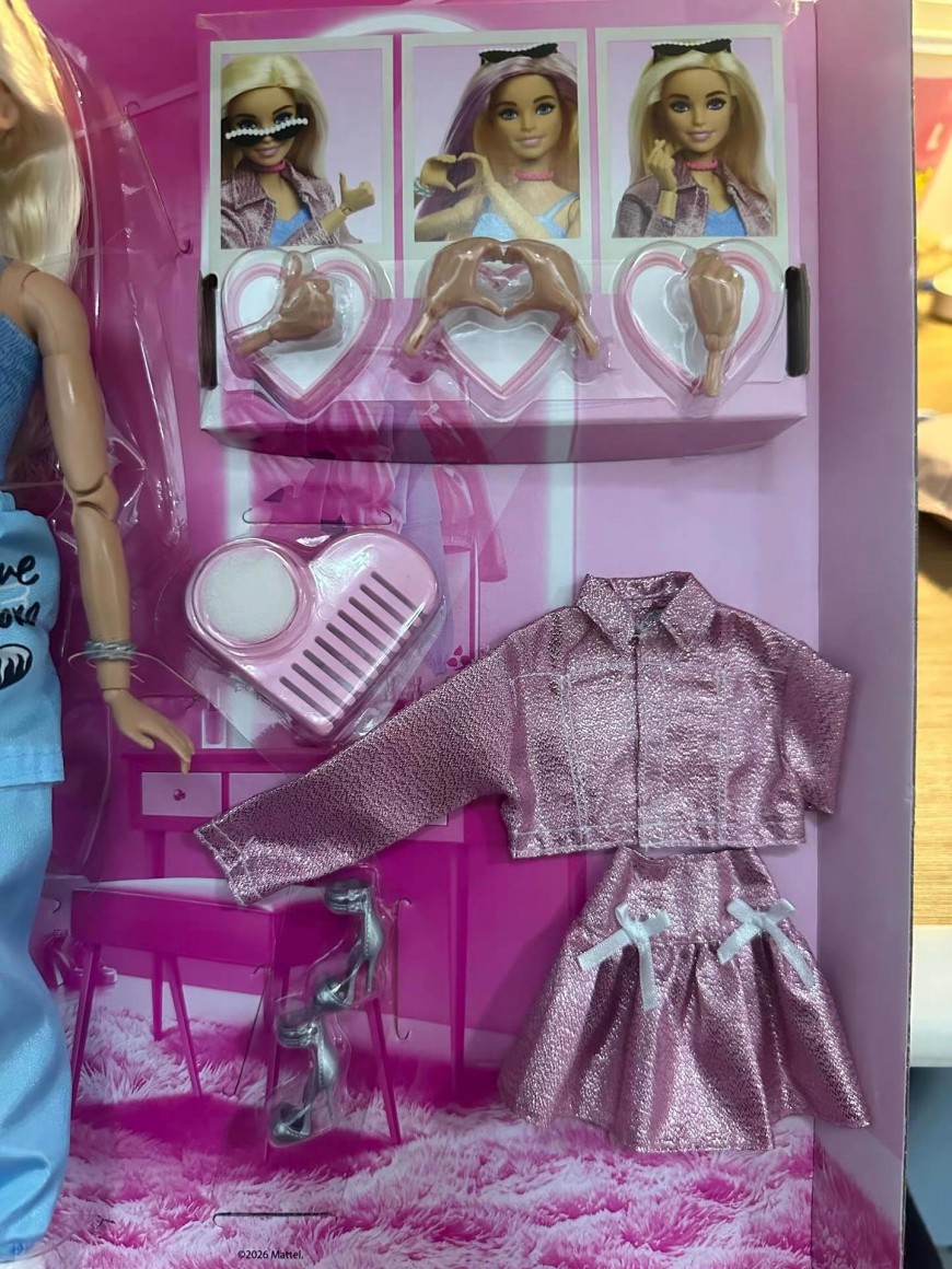 Barbie Deluxe Style Fashion Build Up Doll in real life photos