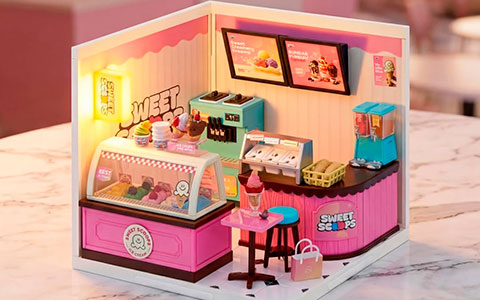 Mini Brands Mini Spaces Sweet Scoop Ice Cream Shop playset