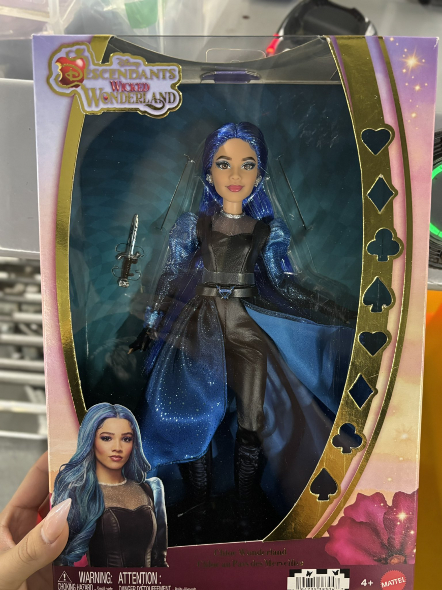 Disney Descendants Wicked Wonderland Deluxe Evil Chloe doll