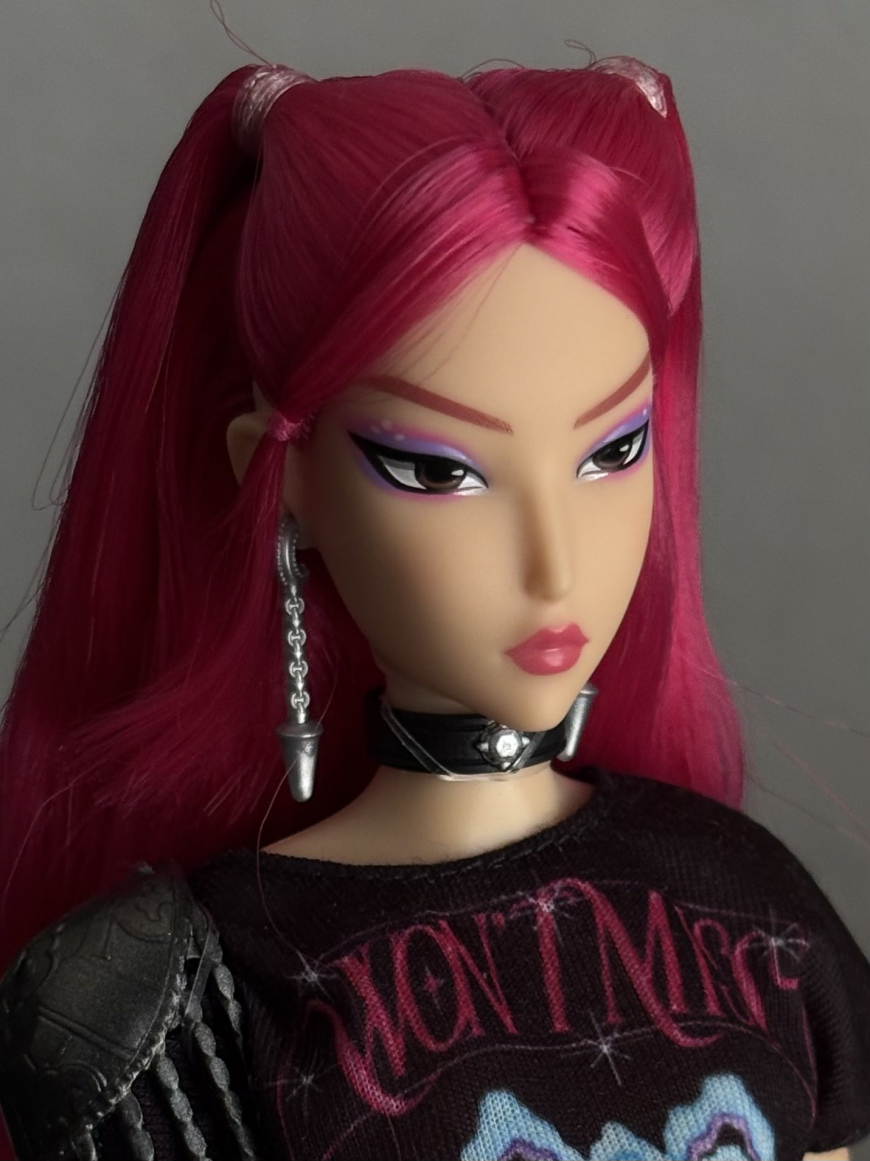 KPop Demon Hunters Core Huntrix Rumi, Mira, Zoey and Jinu fashion dolls from Mattel in real life photos