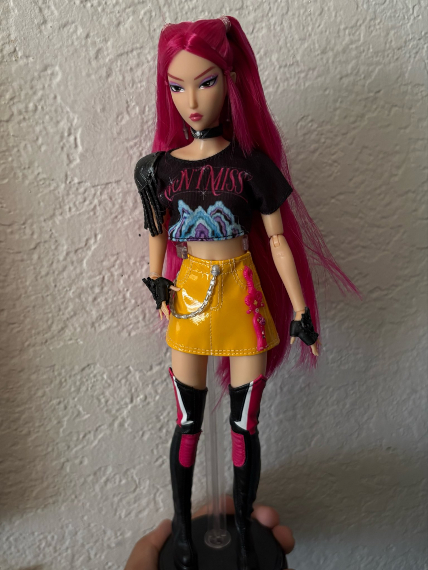 KPop Demon Hunters Core Huntrix Rumi, Mira, Zoey and Jinu fashion dolls from Mattel in real life photos