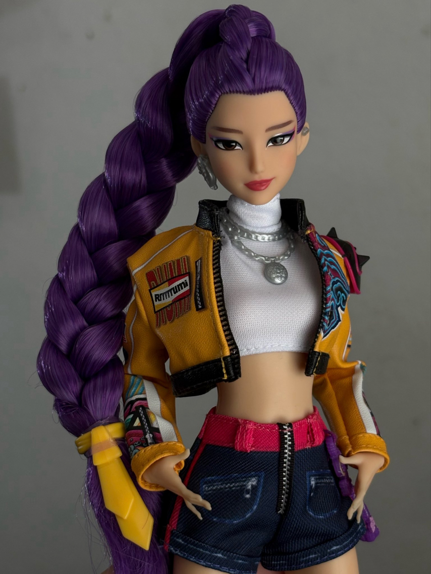KPop Demon Hunters Core Huntrix Rumi, Mira, Zoey and Jinu fashion dolls from Mattel in real life photos