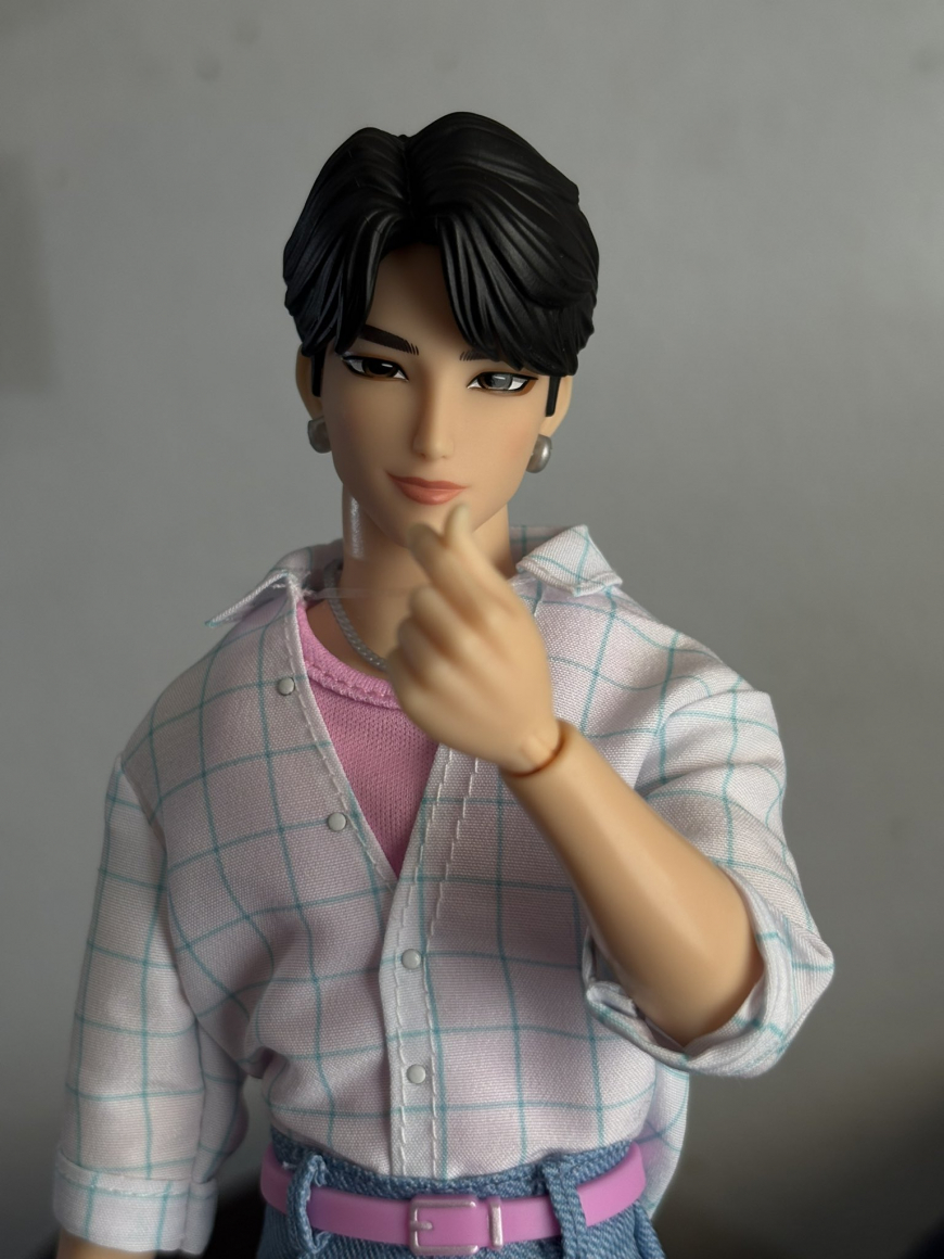 KPop Demon Hunters Core Huntrix Rumi, Mira, Zoey and Jinu fashion dolls from Mattel in real life photos