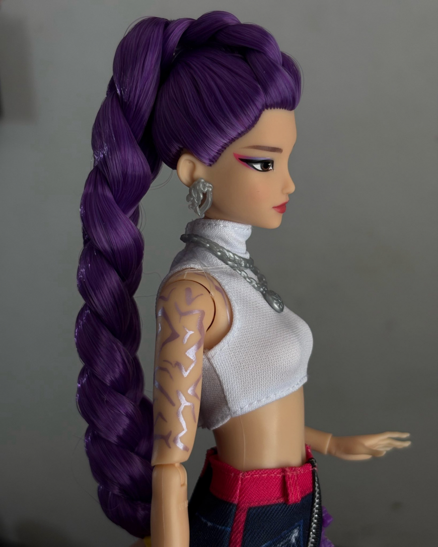 KPop Demon Hunters Core Huntrix Rumi, Mira, Zoey and Jinu fashion dolls from Mattel in real life photos