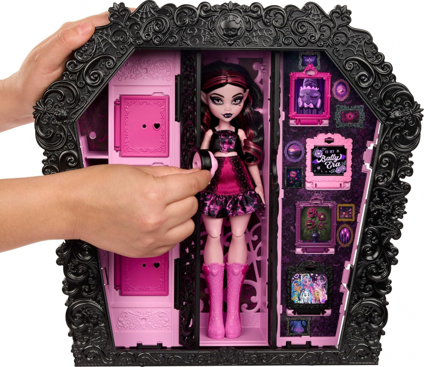 Monster High Skulltimate Secrets Ultimate Skulltimate playset with Draculaura doll