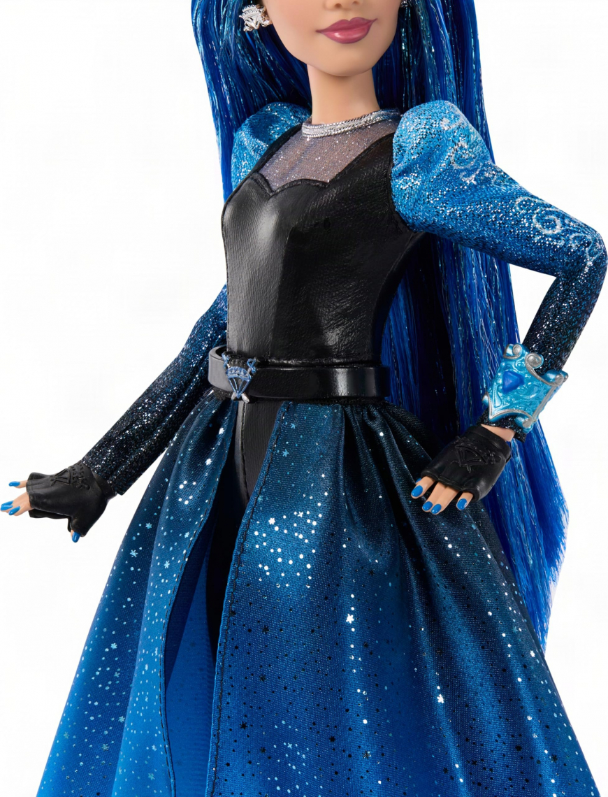 Disney Descendants Wicked Wonderland Deluxe Evil Chloe doll