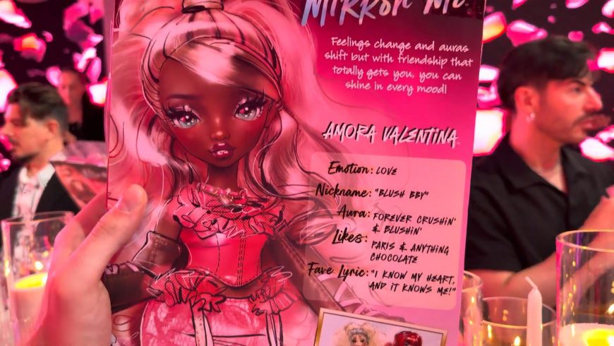 Mirror Mi Amora Valentina (Love) Fashion Doll