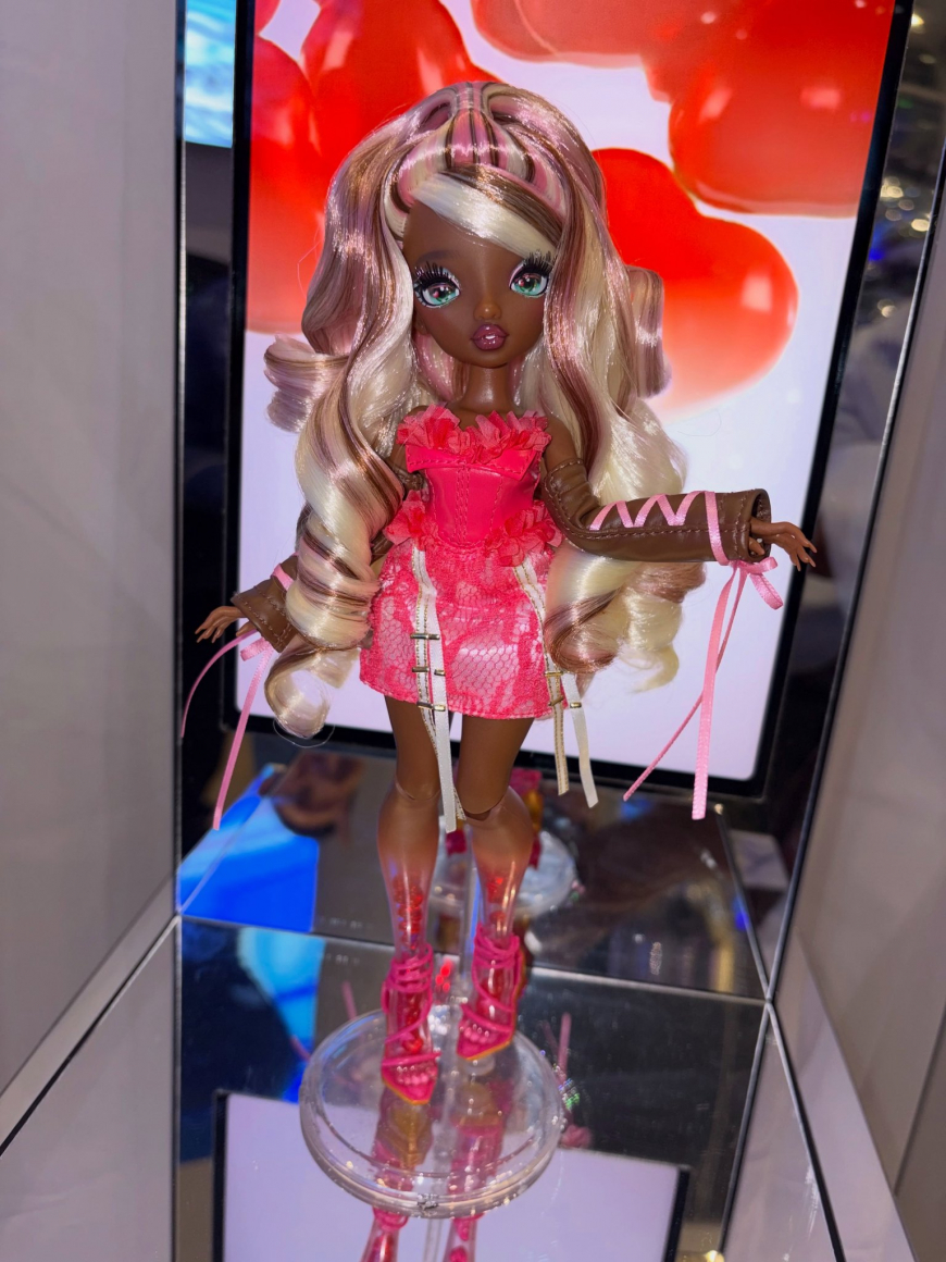 Mirror Mi Amora Valentina (Love) Fashion Doll