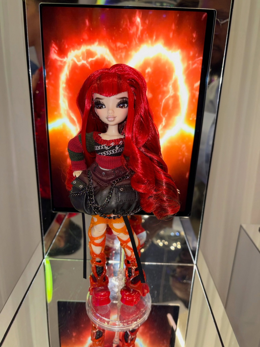 Mirror Mi Blaze Maxx Fashion Doll
