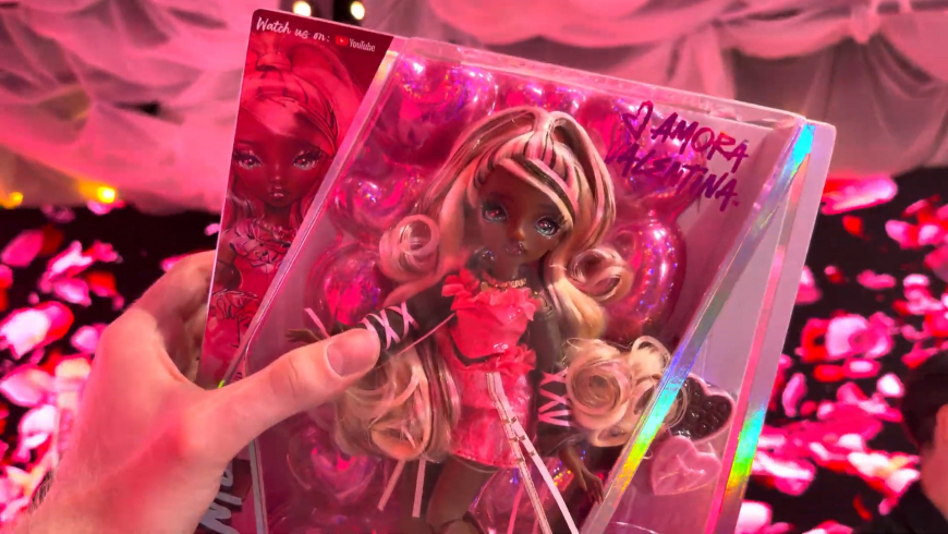 Mirror Mi Amora Valentina (Love) Fashion Doll